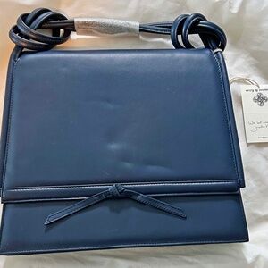 HANDBAG, JACKIE KENNEDY CLASSIC NAVY LEATHER WITH LEATHER BOW, NAVY, TWIN LEATHE